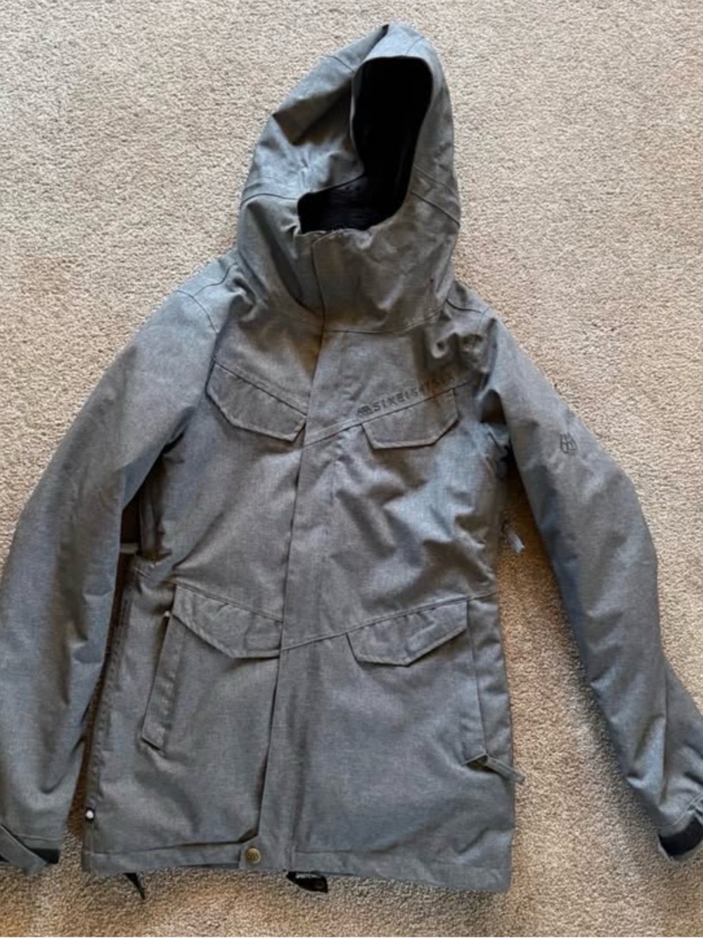 686 Snowboard jacket. Woman’s size small, color gray/charcoal.